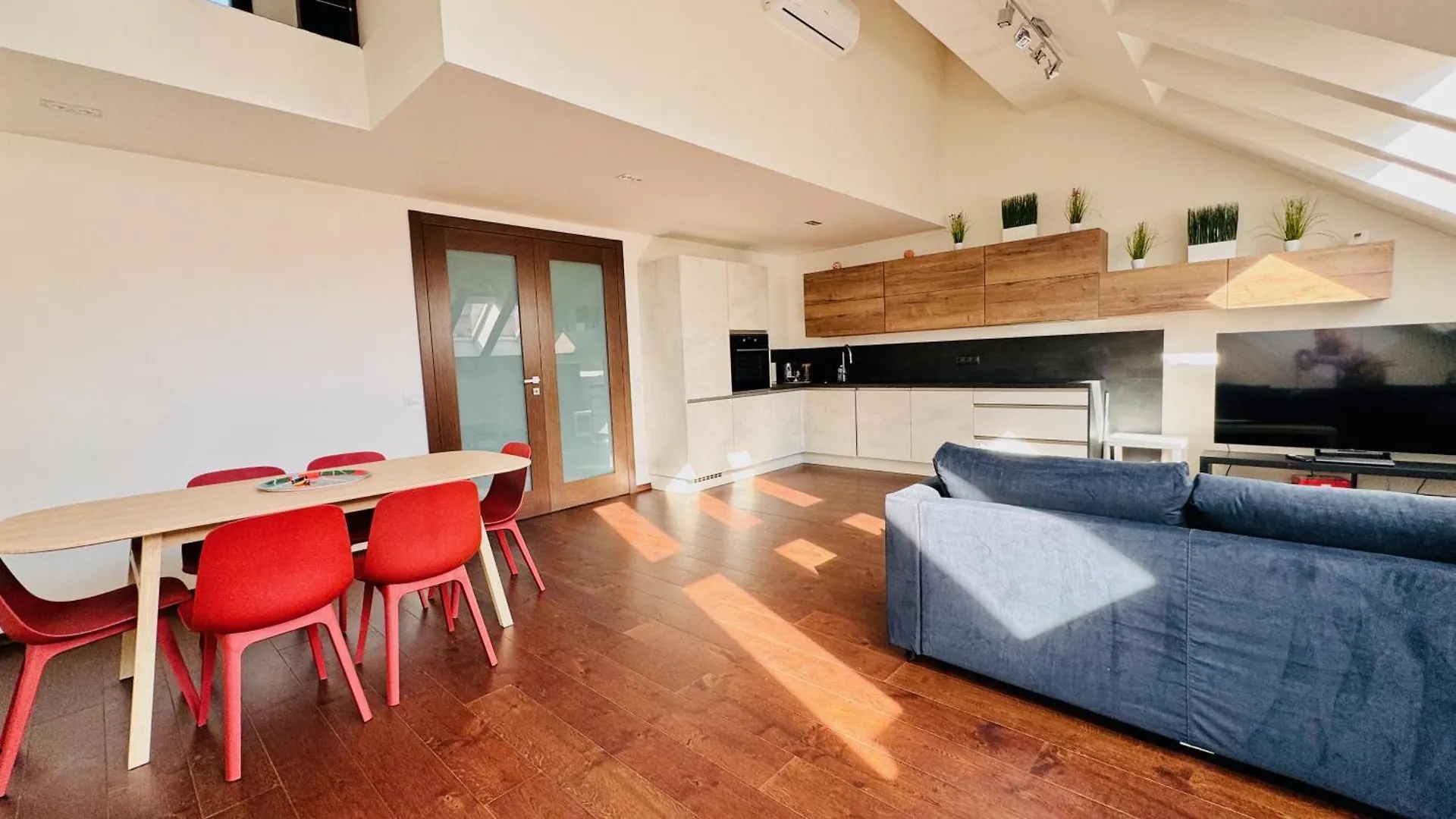 Loft Jecna 43, Prague Apartment