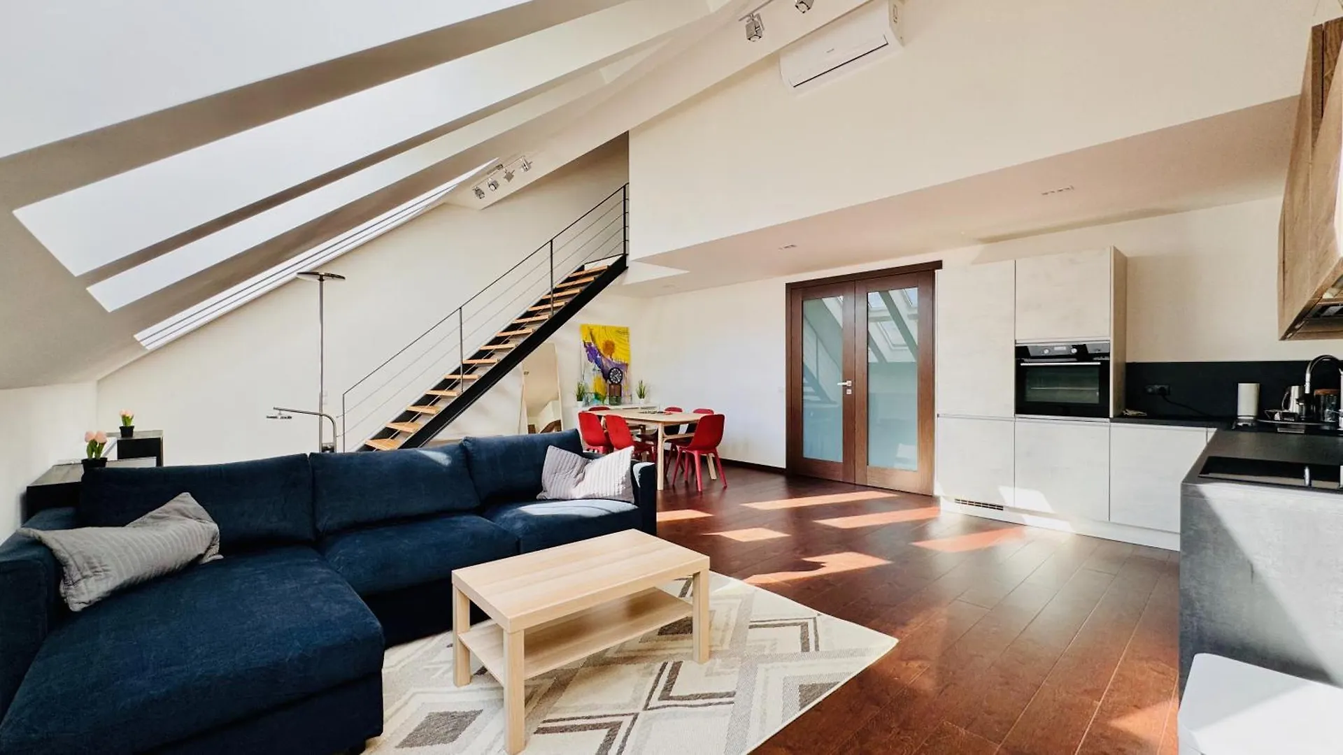 Loft Jecna 43, Prague Apartment