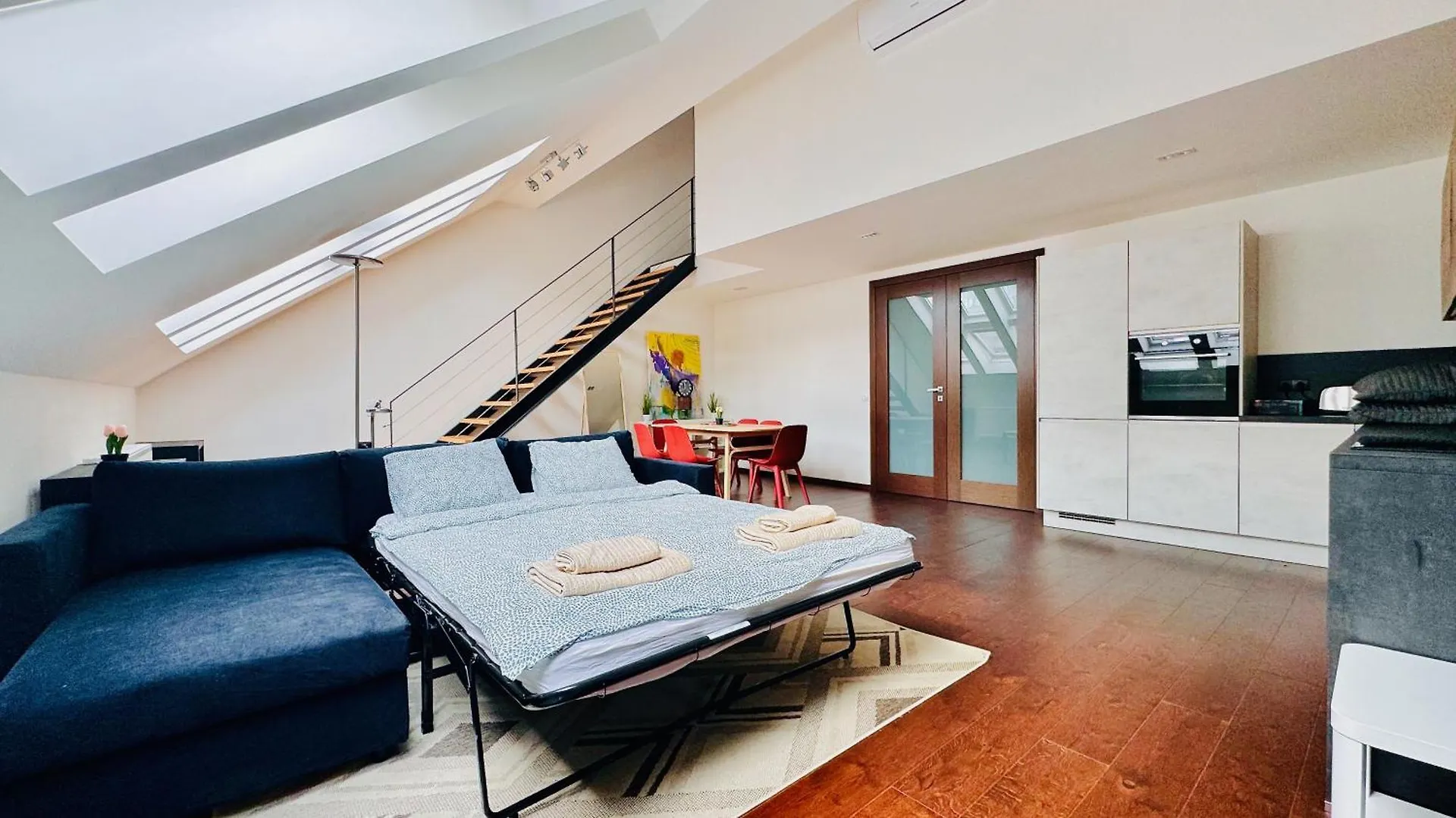 Loft Jecna 43, Prague Apartment
